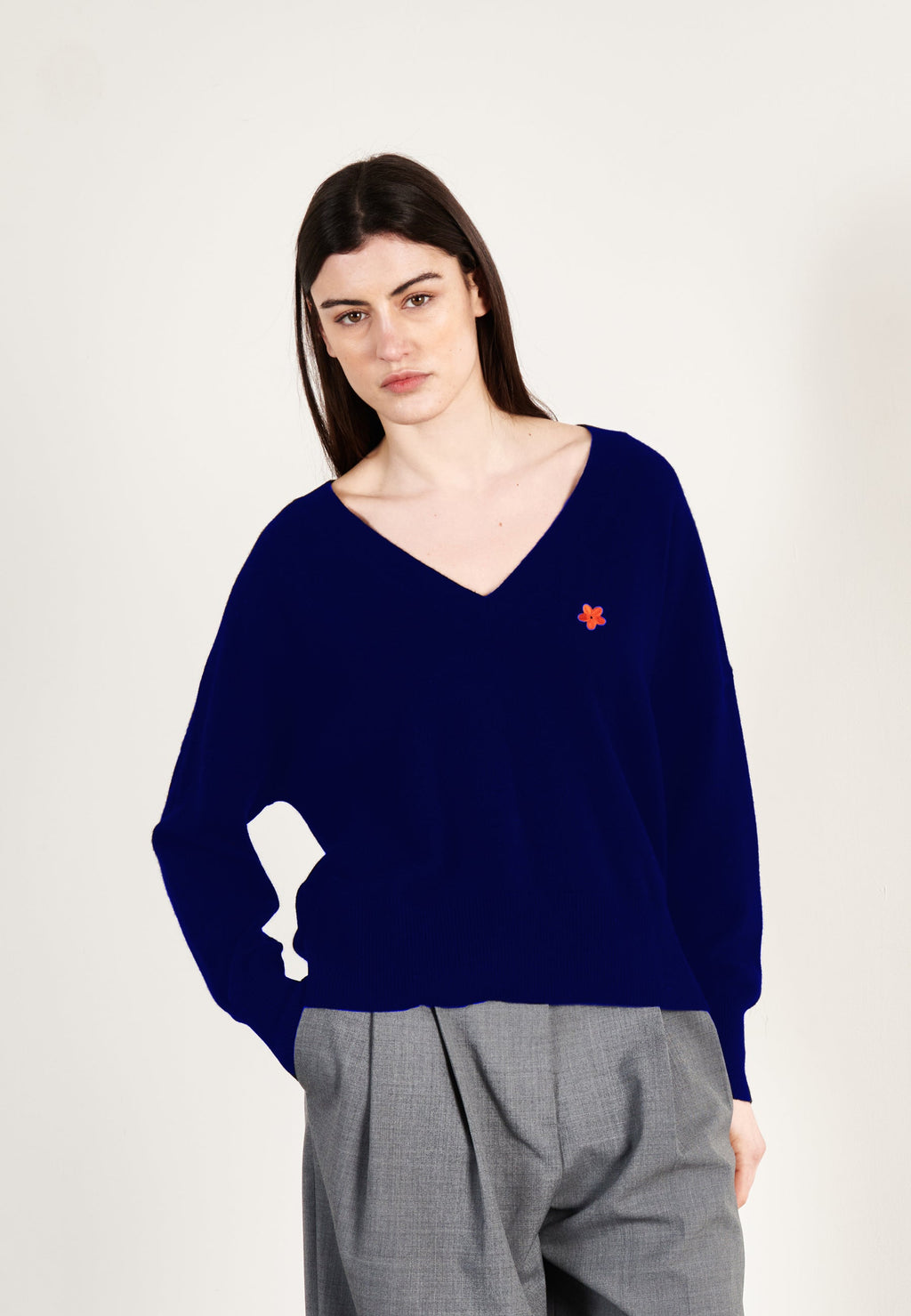 Pull col V femme en cachemire bleu marine - HANA 1