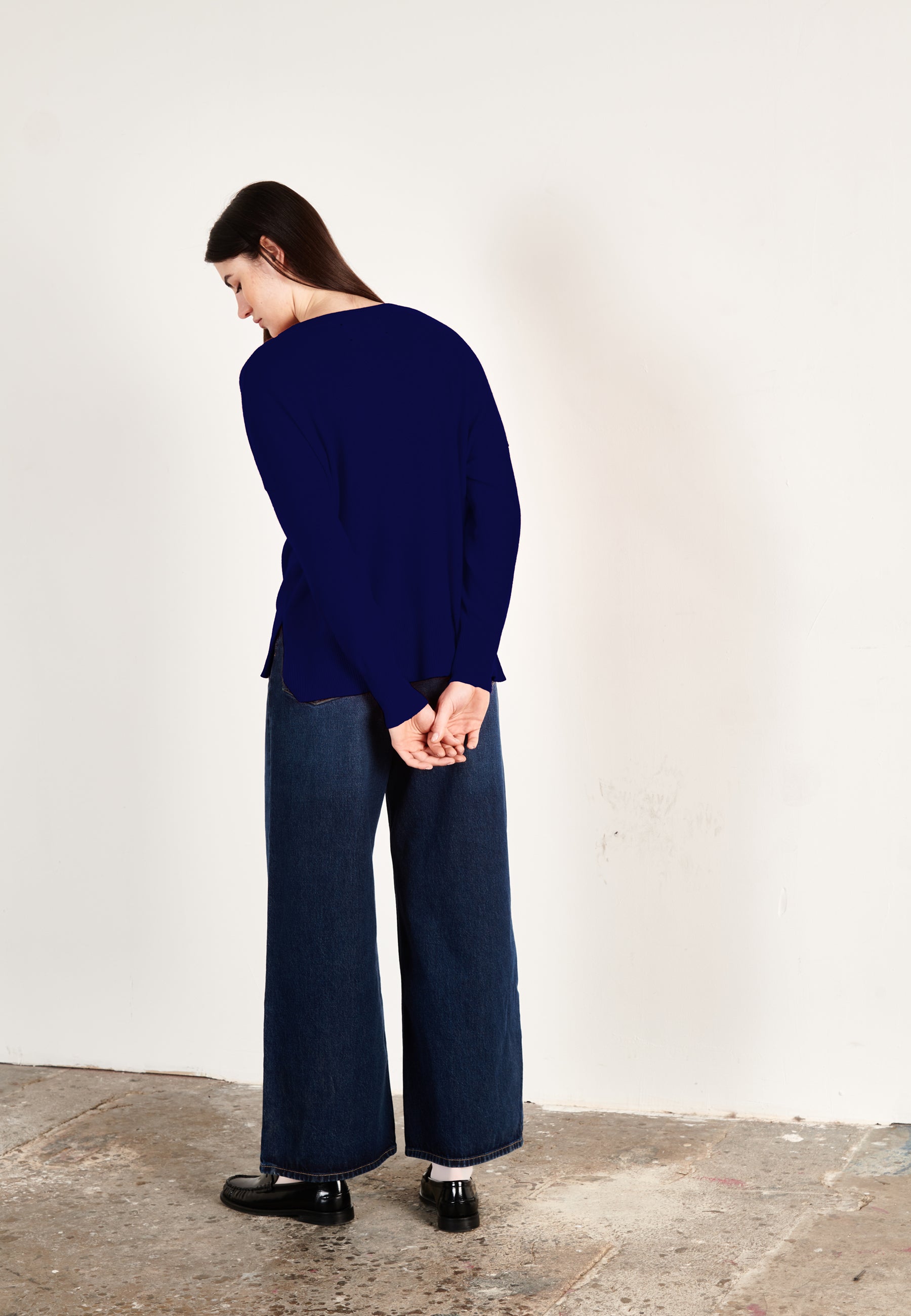 Pull col V femme en cachemire bleu marine - HANA 1